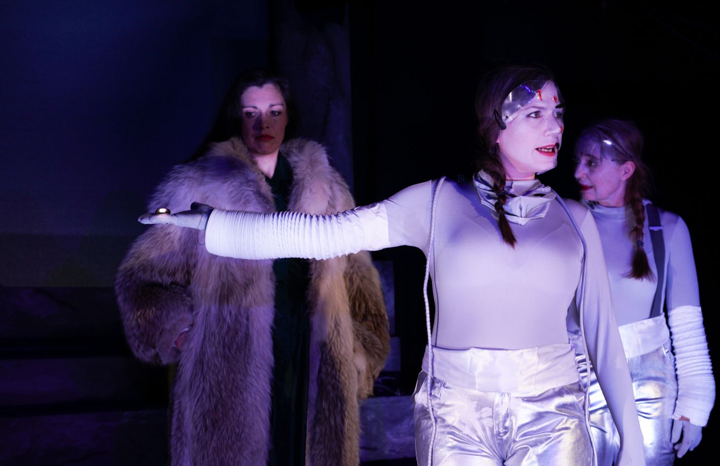 Nach Delphi Szenen Aus Der Zukunft Dueffel Wallgraben Theater Freiburg