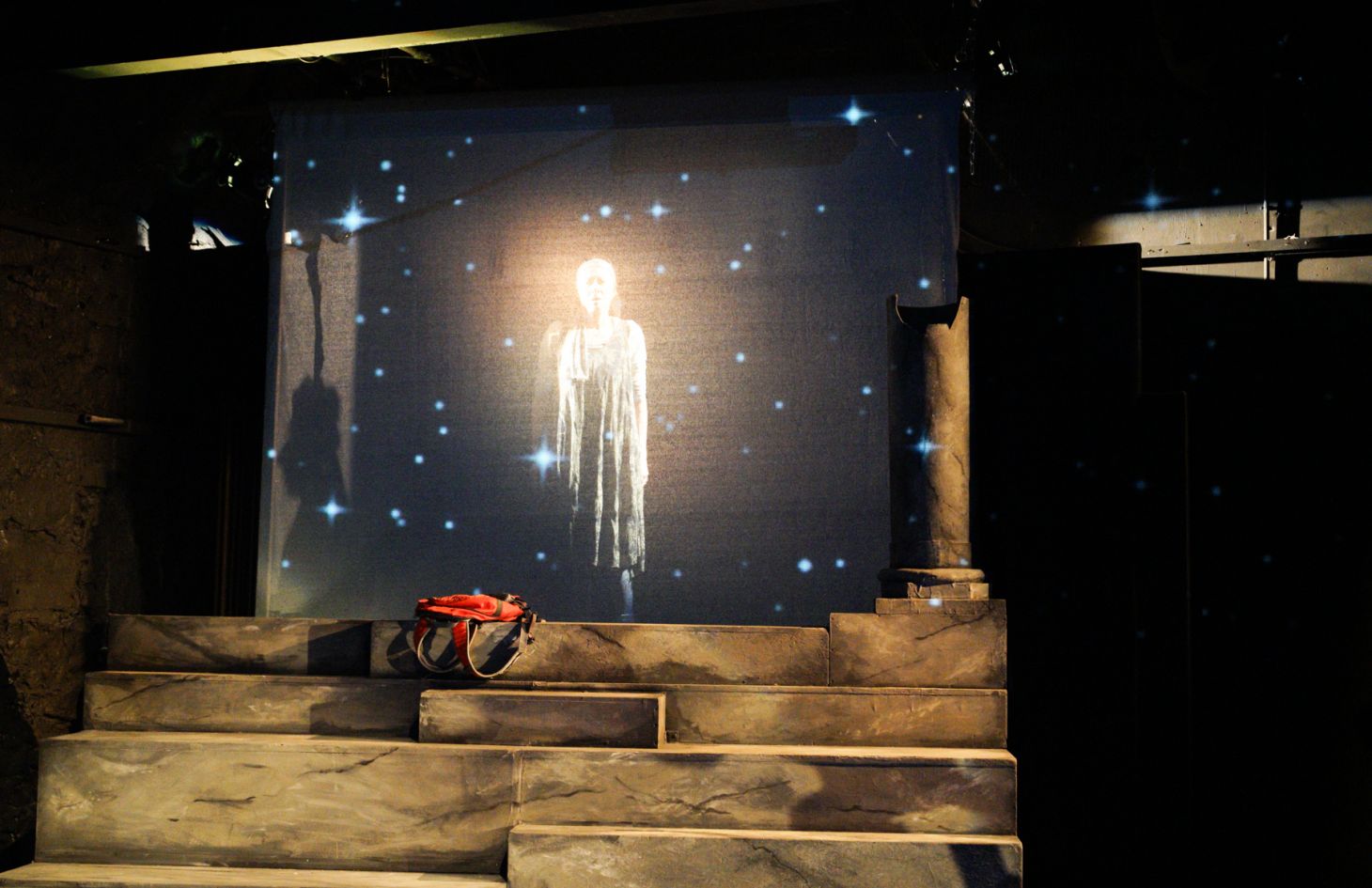 Nach Delphi Szenen Aus Der Zukunft Dueffel Wallgraben Theater Freiburg