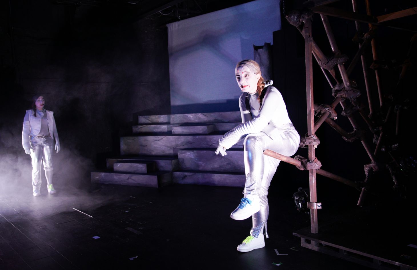 Nach Delphi Szenen Aus Der Zukunft Dueffel Wallgraben Theater Freiburg