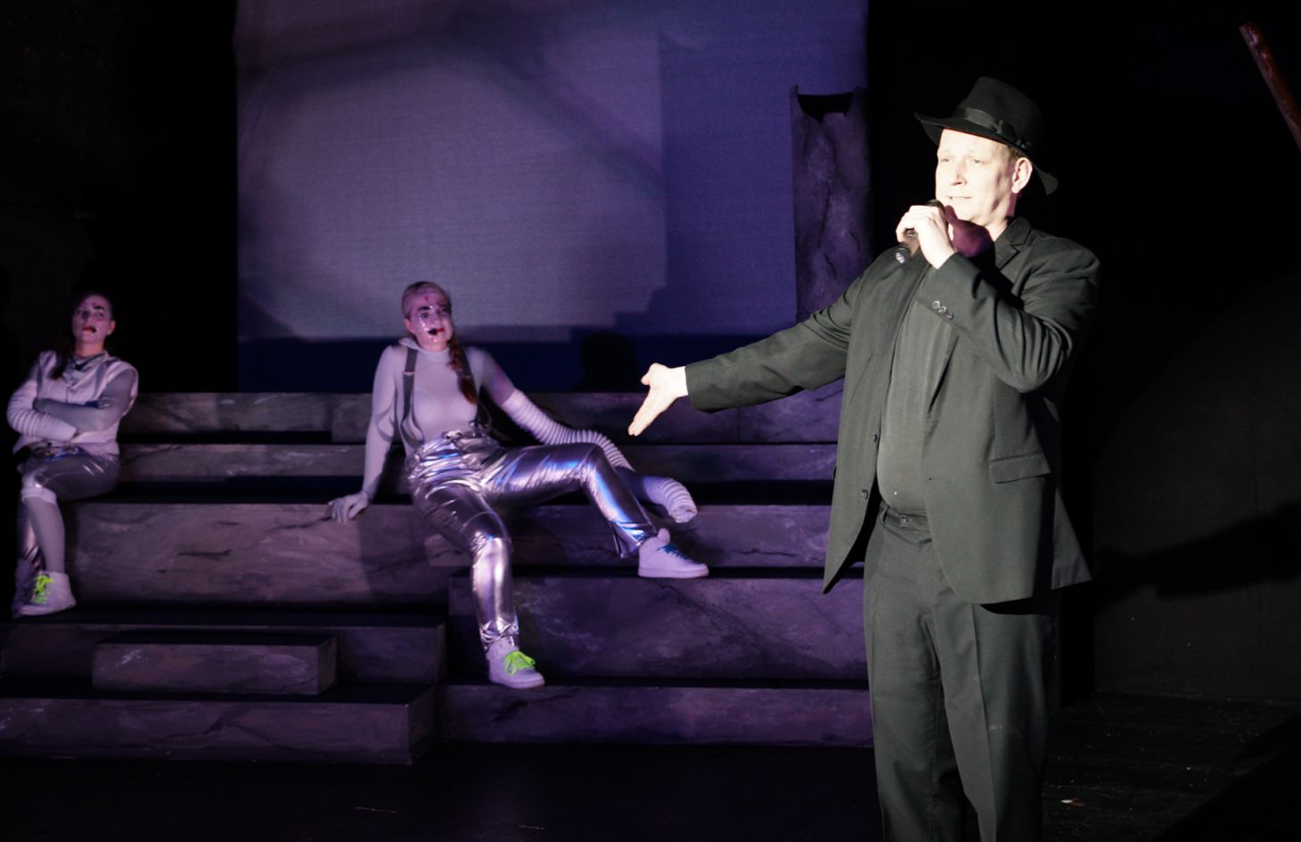 Nach Delphi Szenen Aus Der Zukunft Dueffel Wallgraben Theater Freiburg